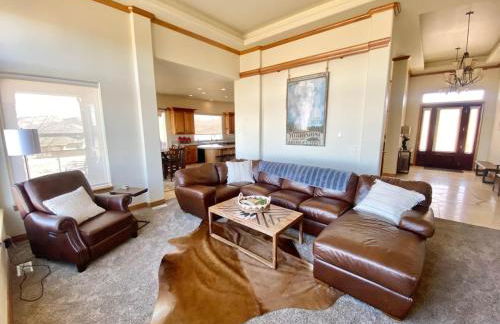 Luxury home w a View- biking and hiking near - Foto 1