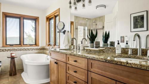 Hot Tub - Scenic Views - Spacious Deck - Game Room - Foto 4