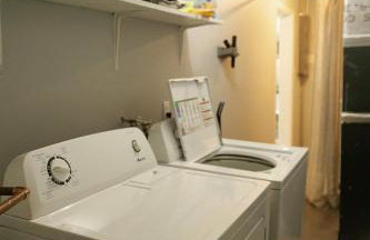 "The Homestead" UPSCALE STAY - Downtown with Yard - Foto 16