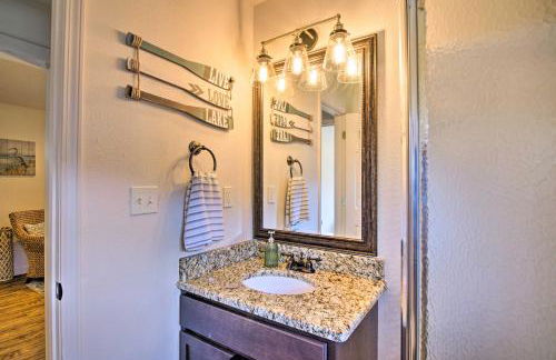 Resort Cabin with Nearby Pool and Lake Access! - Foto 15