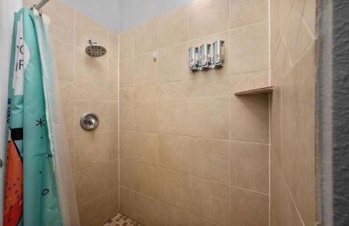 Modern & Chic Montrose Studio - Prime Location & Free Parking - Foto 11