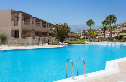 Fantastic seafront apartment with sea views & pool - Photo 1