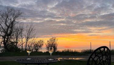 Beachfront Haven - Sunset Views - Hot Tub - BBQ - Family Friendly - Foto 3