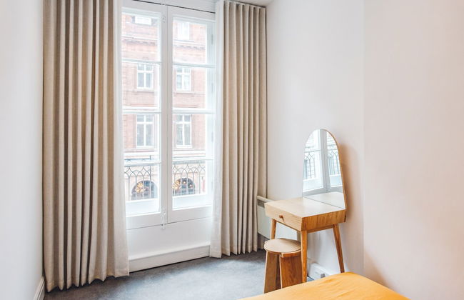 2 Bed Apartment Right on Trafalgar Square - Photo 4