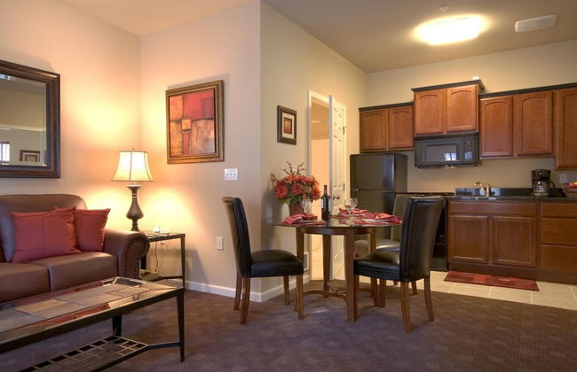 Stratford Suites - Photo 5