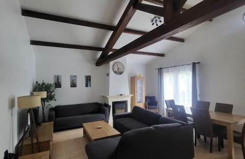 2025 Reno 2-Bed Escape w pool Min to GolfCources - Foto 8