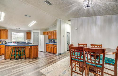 Charming Farmhouse in Morriston with Fenced Yard - Foto 10