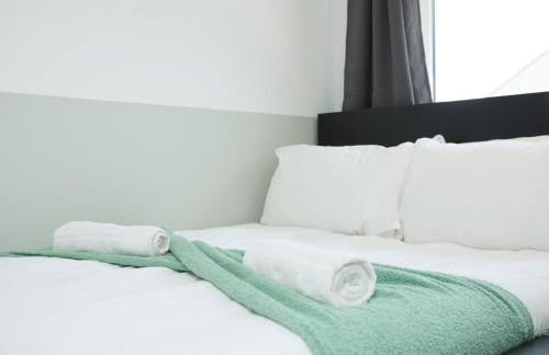 Homely ! Perfect for Contractors and Guests with Private off street parking - Foto 30