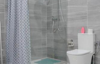 Impressive 1 bed Apartment with a stunning bathroom and Terrace CB4EV - Photo 13