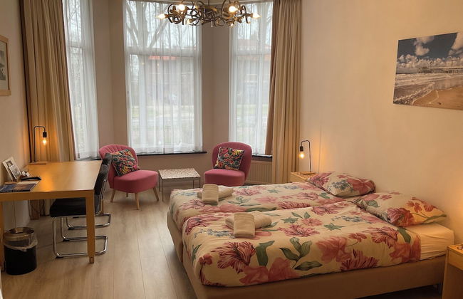 Plato by Hofstad Studios - Photo 1