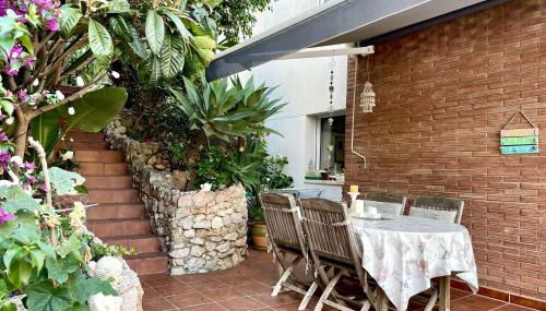 Entire villa with pool, ocean & mountain views - Foto 5, Garden view