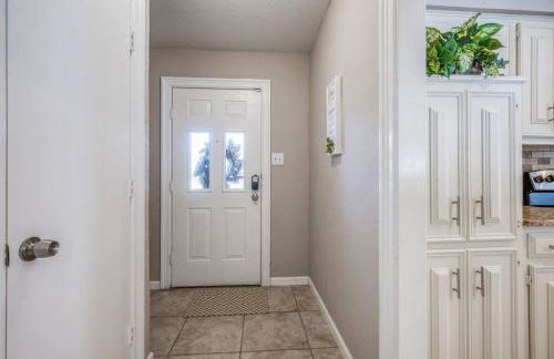 Centrally Located 3BR 2BA - ! - Photo 19