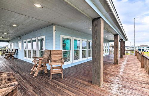 Group Getaway with Deck, Steps to Crystal Beach! - Foto 33