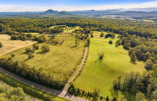 Mountain Mama Ranch - Luxury farmhouse on 200 acres with mountain views, 20mins to Shenandoah, 90mins from DC - Foto 17