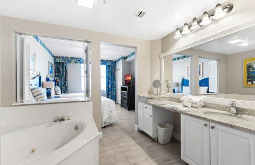 Seventh Floor Serenity, Updated 3BR with OceanFront Private Balcony at The Wyndham Ocean Walk Resort - Foto 37