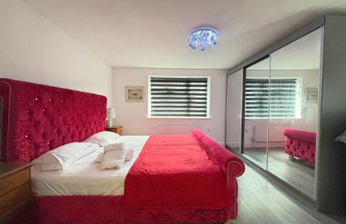 2BR Comfortable Spacious Furnished Property with Parking - Foto 12