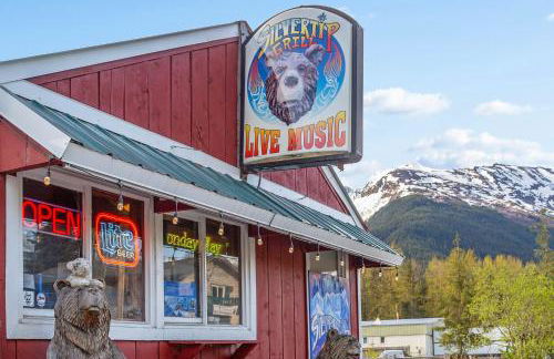 Compton's - Photo 36