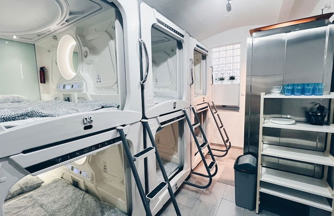 Space One Vienna - Sleeps 8 - Affordable & Central - Foto 1