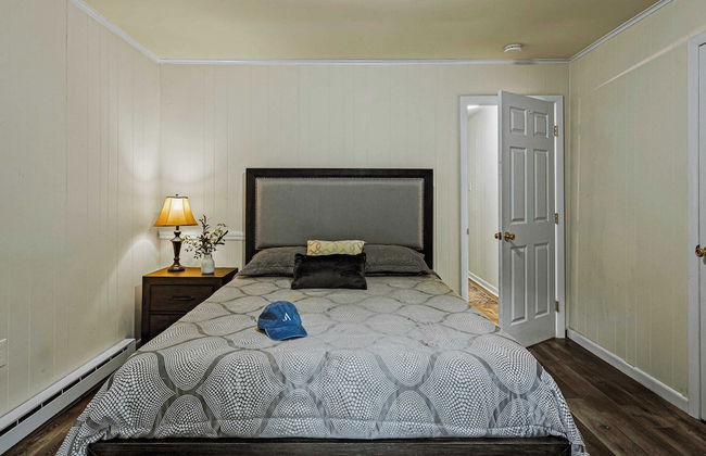 Frolic on Fern by Avantstay Enclosed Deck w/ Forest Views, Bar - Photo 13