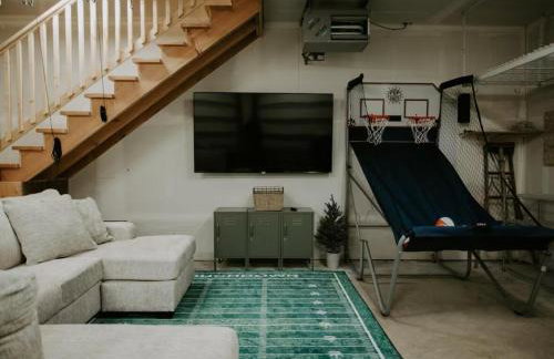 Cabin and Casita Near Rosyln and Suncadia Hot Tub, Game Room, Firepit, Sleeps 11 - Photo 16