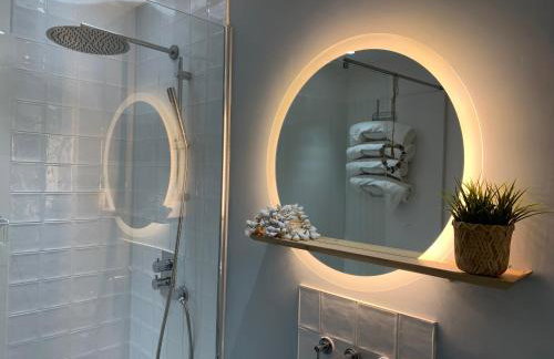 Ocean Drive Deluxe Apartment with complimentary Day Time Beach hut - Foto 7