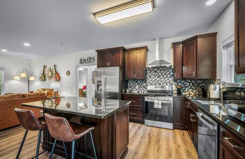 Melody Ridge Downtown with Fast WiFi, King Suite, Soaking Tub - Foto 12