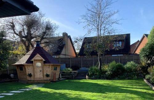 DRIFTWOOD by BOURNECOAST - An Exquisite Chalet Bungalow with a Sauna, BBQ Hut and Garden - HB6339 - Foto 17