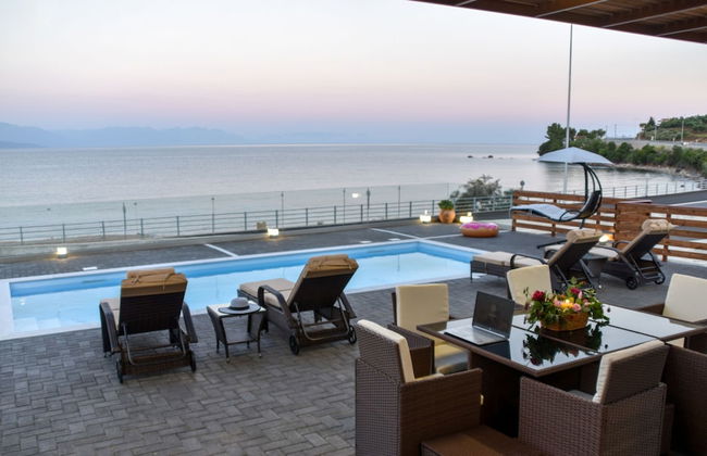 Aurora Luxury Retreat - Beachfront & Private Pool - Foto 1