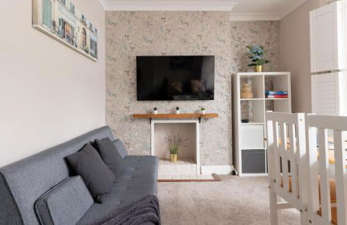 Gorgeous 2-Bed Located in Quiet Area with Nearby Stations - Foto 2