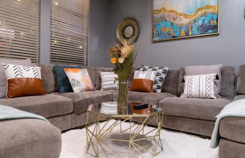 Entire Private Home with 5 Bedrooms 4 Bathrooms 3000 Sq ft Villa, Pool, Hot Tub, Nature, Garage, Winery, Available Now - Foto 76