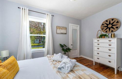 Tiny Home w MIL suite - 3 MI to DT - Foto 9