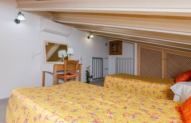 Peaceful Villa in Serene Retreat - Photo 6