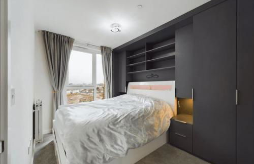 Luxury Apartment Near Train Station and Shops - Gym Access - Photo 6