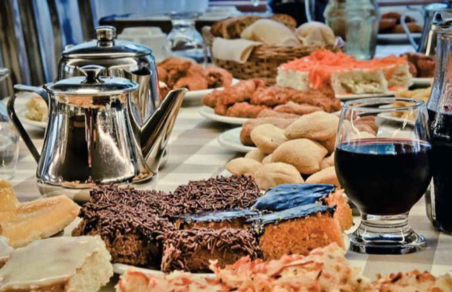 German Dinner & Traditional Folk Show - Photo 3