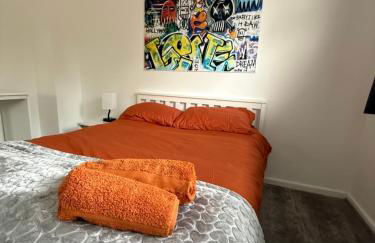 Families and Contractors Dudley DY1 - Foto 2