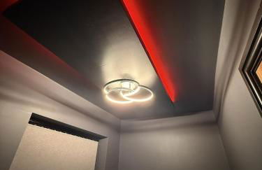 SK Stays Modern Luxury Home With Jacuzzi Bath & Cinema Room - Foto 10