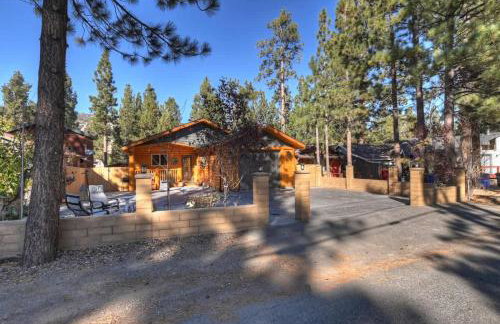 Stylish Elysian Big Bear Cabin w Enclosed backyard - Photo 25