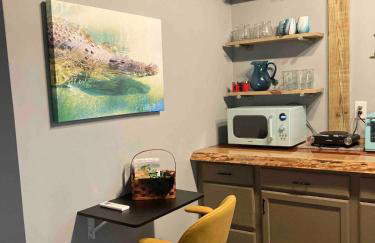 Tranquil Glamping near the Coast: Charming Rustic Cabin Rental in Midway, Georgia - Foto 16