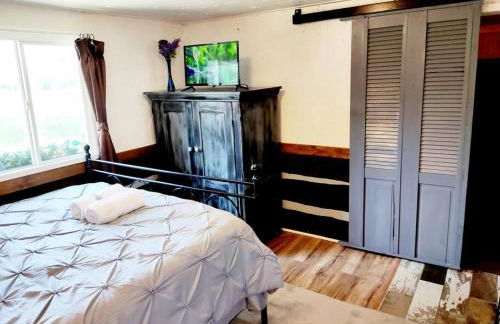 Wolf's Cabin-Walk to Downtown Noblesville - Foto 15