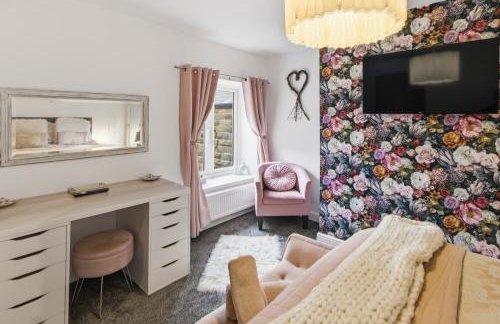 Cannons Loft Central Buxton, Duplex loft 3 bedroom Set over 3 floors stairs no lift sleeps 5 - Photo 2