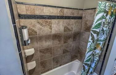 Historic Coastal Haven- Pet Friendly Fast Wi-Fi - Foto 16