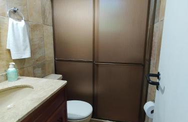 Cabo Frio, casa estilo colonial, ampla e confortável. - Foto 16