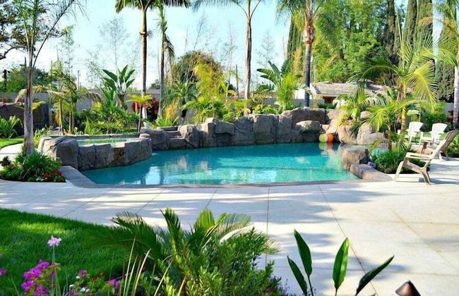 Incredible Estate 5 Bedrooms 3 Bathroom W/resort Style Rock Pool & Jacuzzi - Photo 1