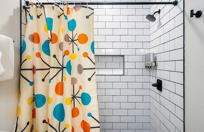 Luxury Lakehouse - Photo 35