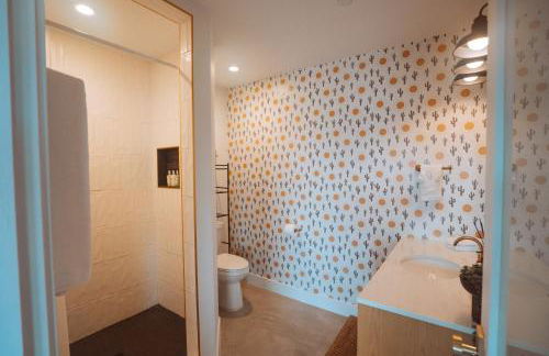 Romantic Desert Escape - Stargazing Dome, Hot Tub, Fire Pit, Hammocks, Cowboy Pool - Foto 13