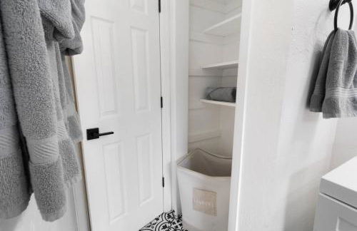 Stylish Condo min from UF & Shands Pets Welcome! - Photo 31