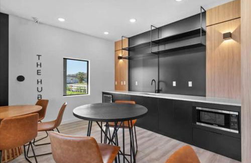 Modern 3BR3BA Home at The Hub Reserve - Foto 29