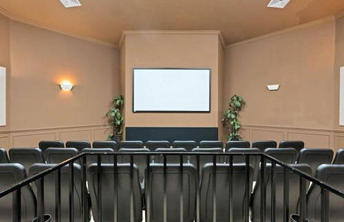 Spacious 6BR Villa Pool Parking Near Disney World - Foto 5