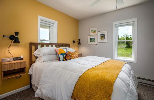 Historic Farm Cottage on 800-Acre Orchard - Foto 5