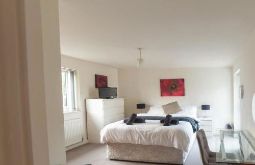 2-Bed Wallington, Sleeps 6, Parking, Near LGW - Foto 25